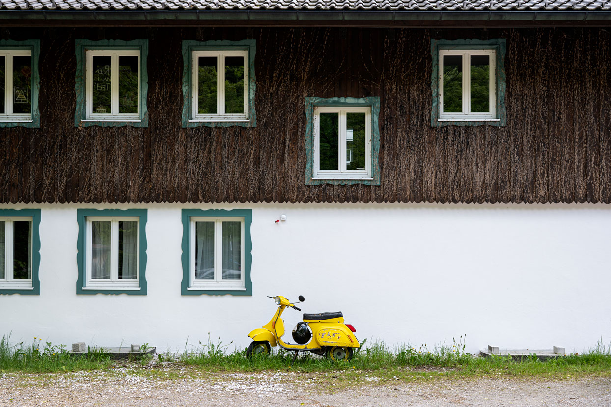 Gelbe Vespa